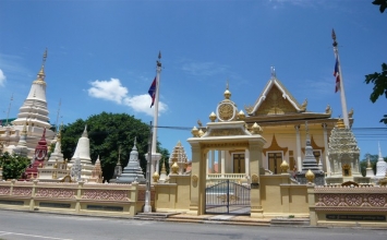 Ngôi cổ tự Wat Botum Vathey, Phnom Penh, Campuchia